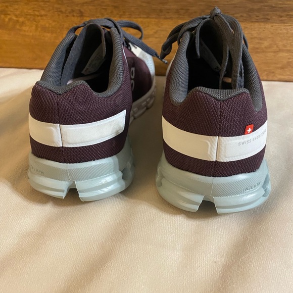 On Women’s Cloud X Sneaker, Size 5.5, women’s - Picture 5 of 6